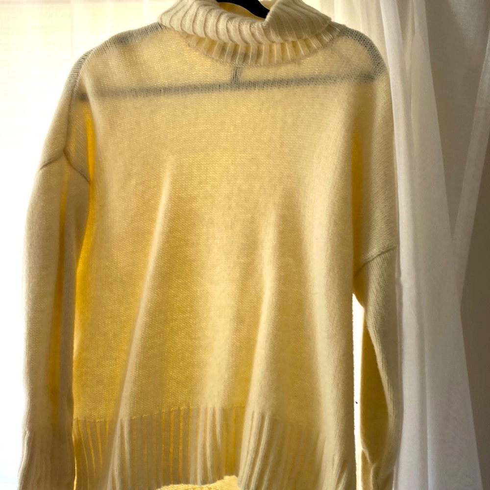 BCBGMAXAZRIA wool sweater